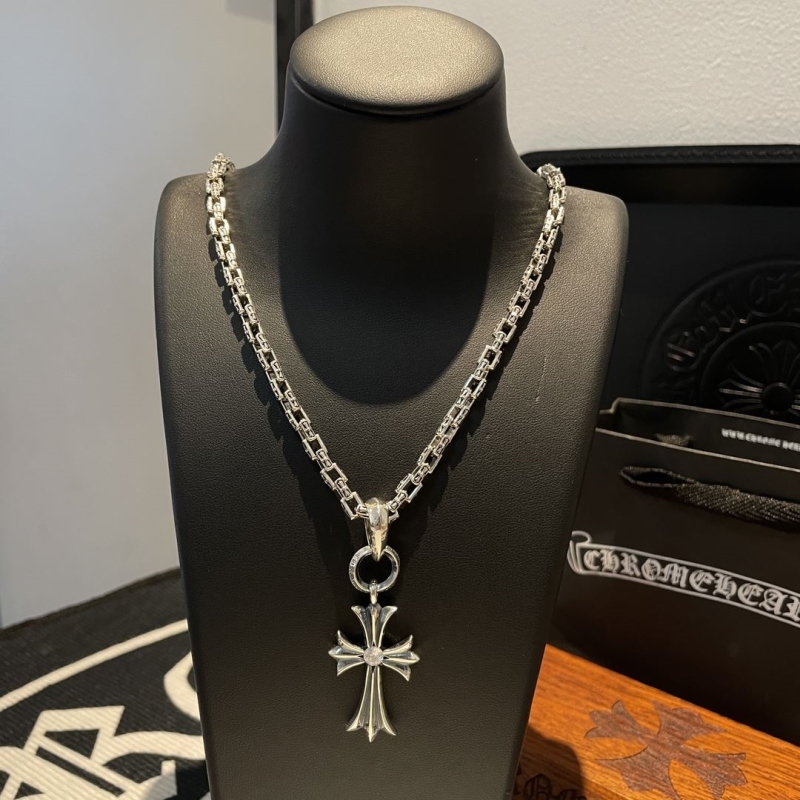 Ch*0me He**ts necklaces